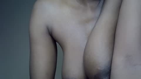 MILK BAE online show from November 28, 2025, 9:50 pm