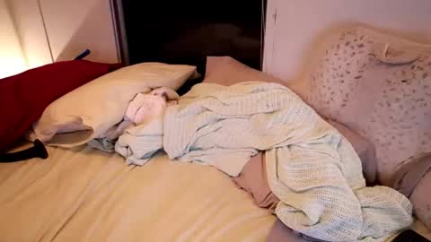 Snapshot of fuckmypussyplz1 chatting on November 3, 2025, 1:40 am fuckmypussyplz1 online show from November 3, 2025, 1:40 am