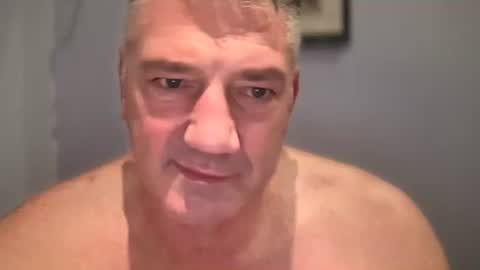 fullback_15 online show from November 1, 2025, 9:11 am