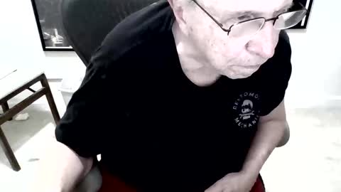 Snapshot of funclemike chatting on April 4, 2026, 4:00 am funclemike online show from April 4, 2026, 4:00 am