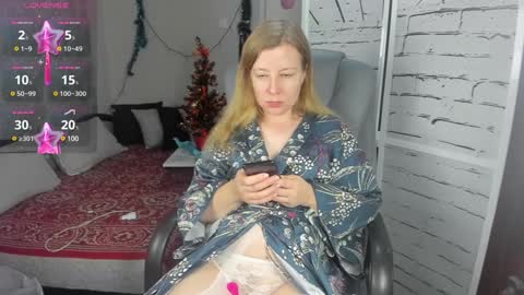 funny_bunny4 online show from January 3, 2025, 6:46 pm