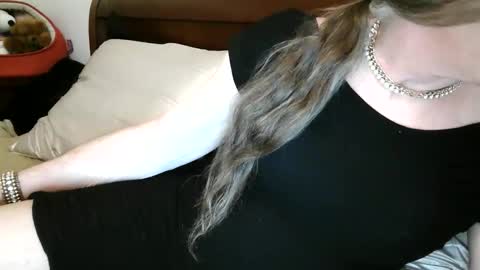 Jessie Love online show from May 22, 2026, 10:43 am