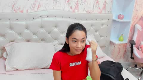 Snapshot of gabbieprice chatting on October 19, 2025, 4:07 pm Gabbie online show from October 19, 2025, 4:07 pm