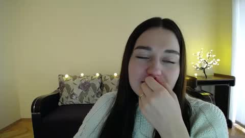 Snapshot of gabby_di chatting on January 15, 2025, 12:04 pm Jaklin online show from January 15, 2025, 12:04 pm