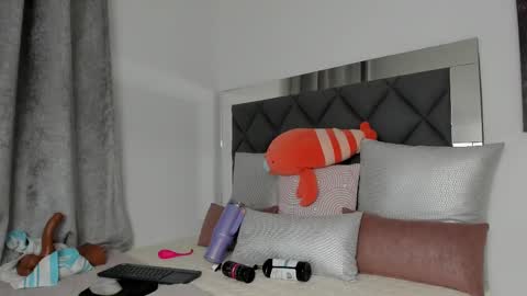   Instagram soygabi g   online show from March 1, 2025, 4:37 am