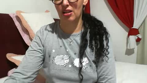 gaby  layla online show from May 15, 2026, 10:39 pm