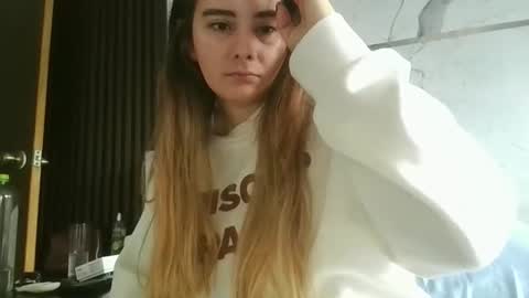 Gabriela Miller online show from December 15, 2025, 3:05 pm