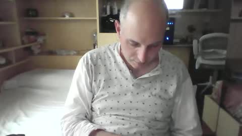 Snapshot of gabrielegr22 chatting on April 15, 2026, 4:03 pm Gabriele online show from April 15, 2026, 4:03 pm