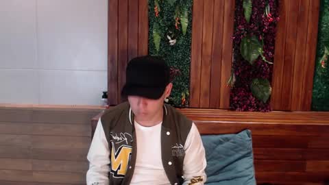 gabriell_ramirez_ online show from February 1, 2025, 10:48 am