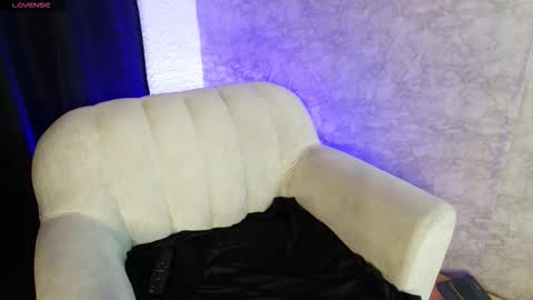          online show from November 5, 2025, 2:00 am