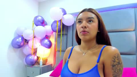 gabymoreau online show from December 16, 2025, 5:07 pm