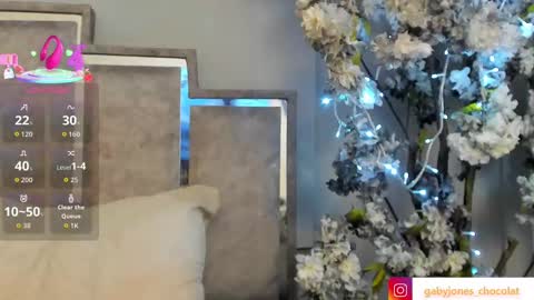 gabyyjones online show from September 19, 2025, 11:33 am