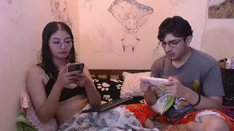 Snapshot of gaia_16 chatting on August 5, 2026, 8:11 pm Gaia y Clayde online show from August 5, 2026, 8:11 pm