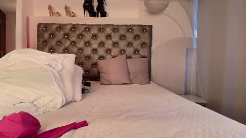 CALL ME MY QUEEN online show from July 10, 2026, 10:12 pm