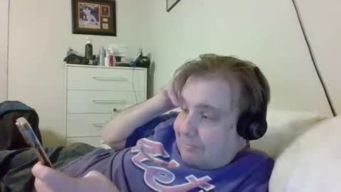 Snapshot of garyg930 chatting on October 5, 2025, 2:21 am Gary online show from October 5, 2025, 2:21 am