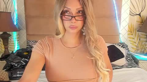 melanny villa online show from December 1, 2024, 6:30 pm