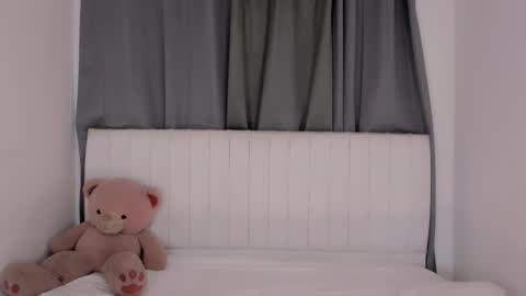 Vnecis Marn online show from November 15, 2025, 6:37 pm