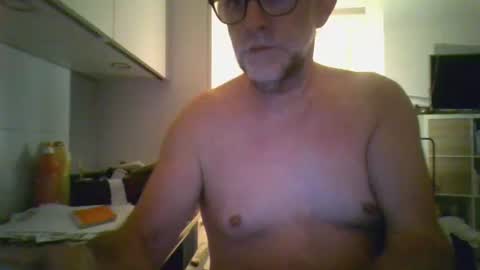 Snapshot of gaulis72 chatting on January 2, 2025, 9:50 pm gaulis72 online show from January 2, 2025, 9:50 pm