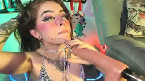 gear4kitty online show from June 13, 2026, 4:43 am