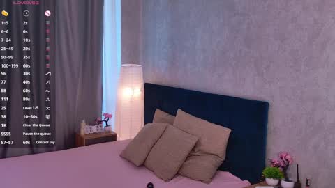 Lia online show from April 6, 2026, 2:18 pm