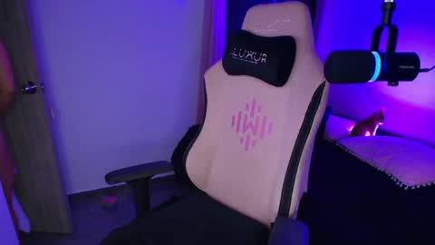 geminis11 online show from April 12, 2026, 2:27 am