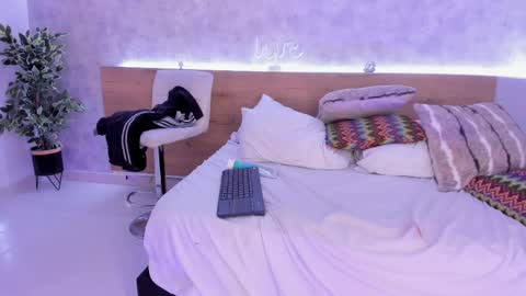 geminis muentes online show from February 12, 2025, 4:01 am