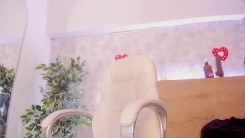 geminis muentes online show from March 5, 2025, 9:16 am