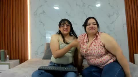 Snapshot of genesis_y_moon chatting on May 31, 2026, 2:35 pm genesis_y_moon online show from May 31, 2026, 2:35 pm
