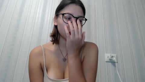 Snapshot of genev__ievee chatting on November 23, 2025, 6:41 pm genev__ievee online show from November 23, 2025, 6:41 pm