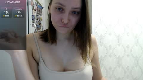 Snapshot of genev__ievee chatting on April 27, 2026, 5:44 pm genev__ievee online show from April 27, 2026, 5:44 pm