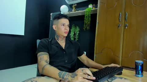 independent model online show from February 14, 2025, 5:51 am