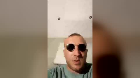Snapshot of georgemac2405 chatting on June 26, 2026, 1:32 am georgemac2405 online show from June 26, 2026, 1:32 am