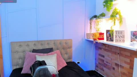 Georgina Coule online show from December 24, 2024, 12:00 pm