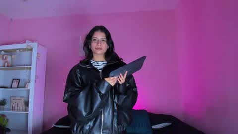 GEORGINA FERRI online show from December 1, 2025, 5:18 pm