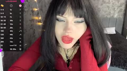 EmelyWoodes online show from June 25, 2026, 7:13 am