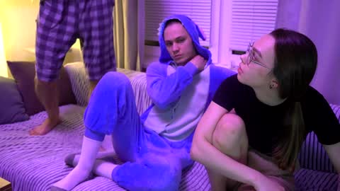 Jean and Isa couple Van online show from January 4, 2025, 1:31 pm