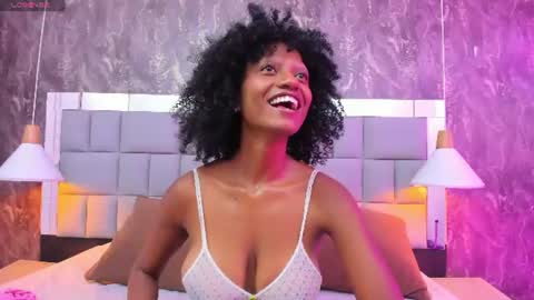 Snapshot of gia_bell chatting on June 22, 2026, 1:08 pm gia_bell online show from June 22, 2026, 1:08 pm