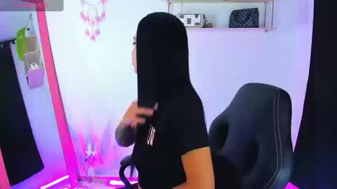 giaaaa   online show from September 16, 2025, 11:28 pm