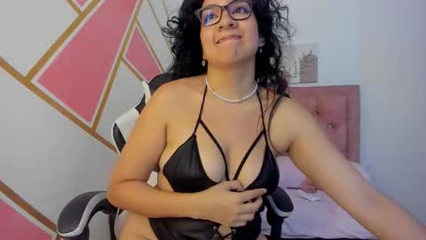 Snapshot of gia_cutee chatting on September 12, 2025, 4:01 am Gia online show from September 12, 2025, 4:01 am