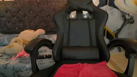 Gia online show from March 28, 2026, 3:28 am