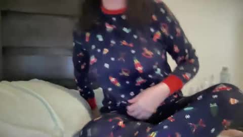 Snapshot of gia_is_horny chatting on December 3, 2024, 9:01 pm The Queen of Squirt online show from December 3, 2024, 9:01 pm