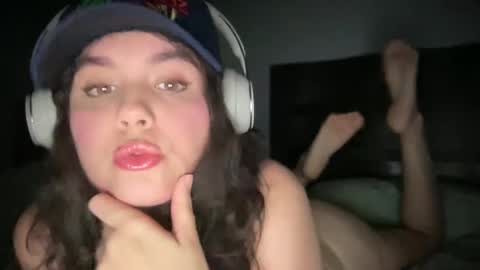 Snapshot of gia_is_horny chatting on December 4, 2024, 4:54 am The Queen of Squirt online show from December 4, 2024, 4:54 am