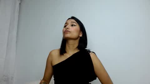Gia Lee online show from September 25, 2025, 2:59 am