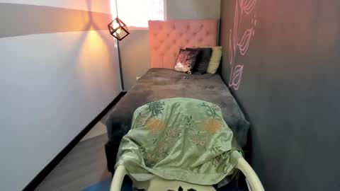 G I A  FOX online show from March 1, 2025, 5:38 pm