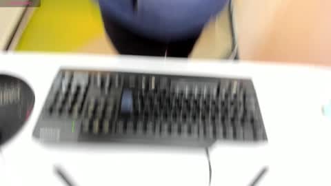 G I A  FOX online show from November 1, 2025, 1:02 pm