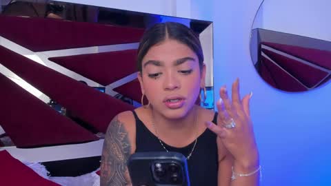 Gia  online show from April 22, 2026, 5:47 pm