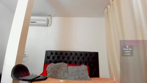 Snapshot of giana_gill chatting on June 2, 2026, 11:23 am Giana online show from June 2, 2026, 11:23 am