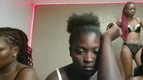 Snapshot of gianna_jaycee chatting on November 23, 2025, 5:02 pm Gianna online show from November 23, 2025, 5:02 pm