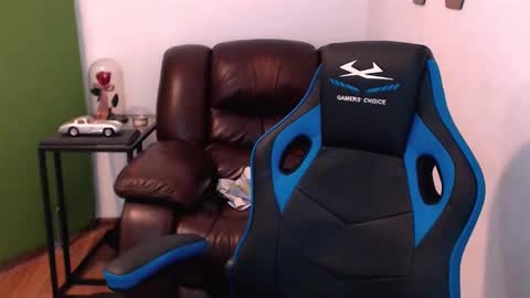 Snapshot of gianni_lion chatting on December 1, 2024, 7:03 pm Gianni online show from December 1, 2024, 7:03 pm