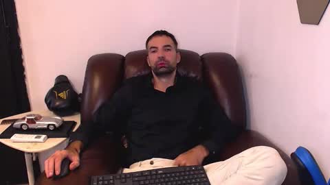 Snapshot of gianni_lion chatting on October 19, 2025, 4:29 pm Gianni online show from October 19, 2025, 4:29 pm